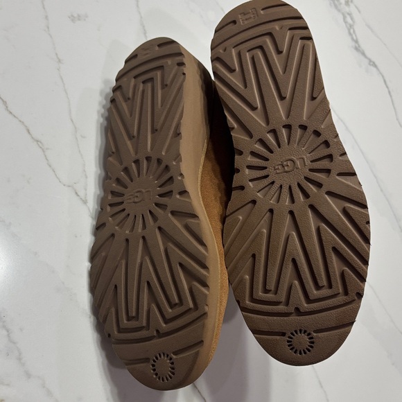 UGG classic ankle fur Women's Suede Boots in Chestnut - Picture 11 of 14